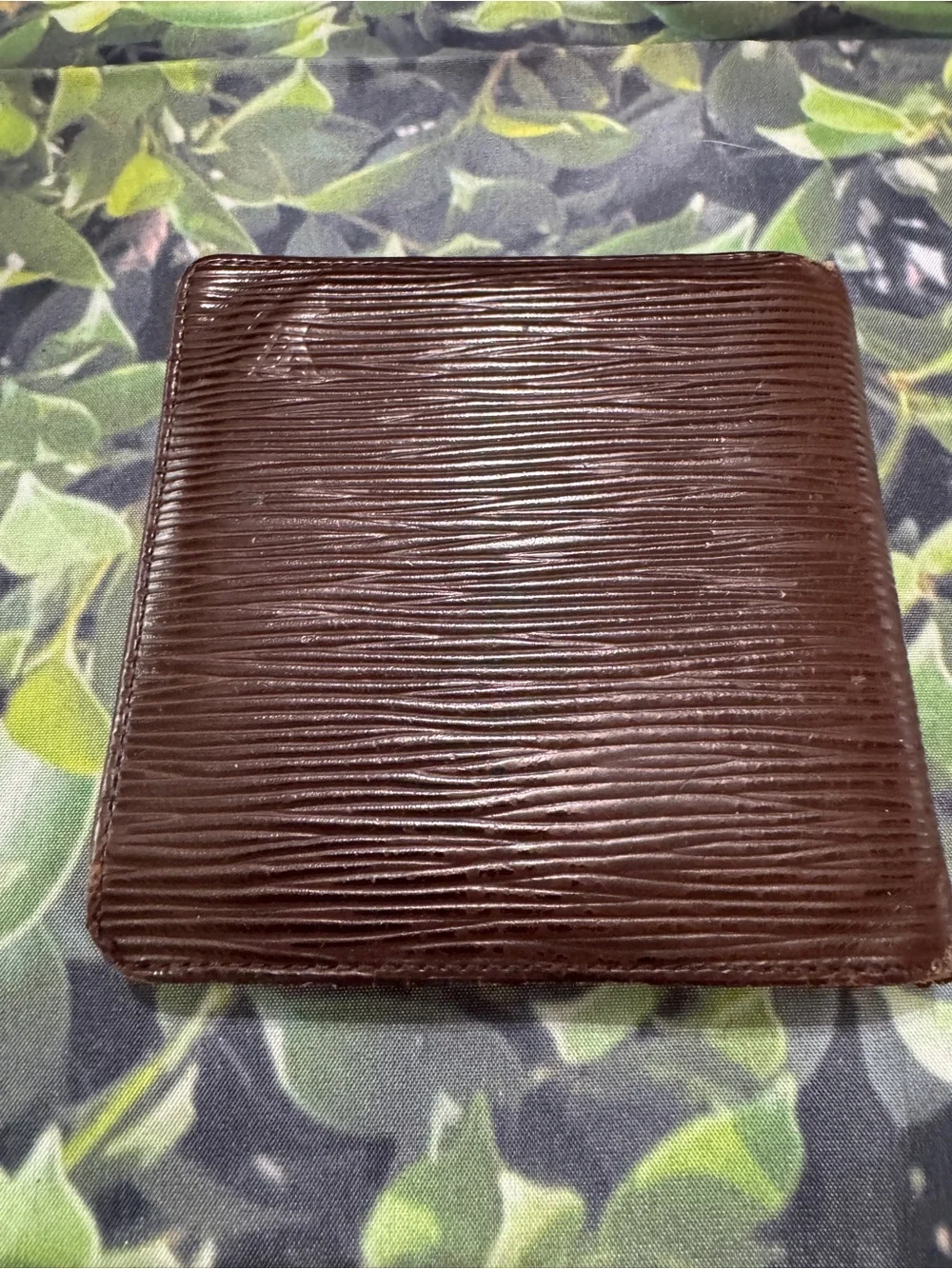Louis Vuitton Epic brown bi fold wallet